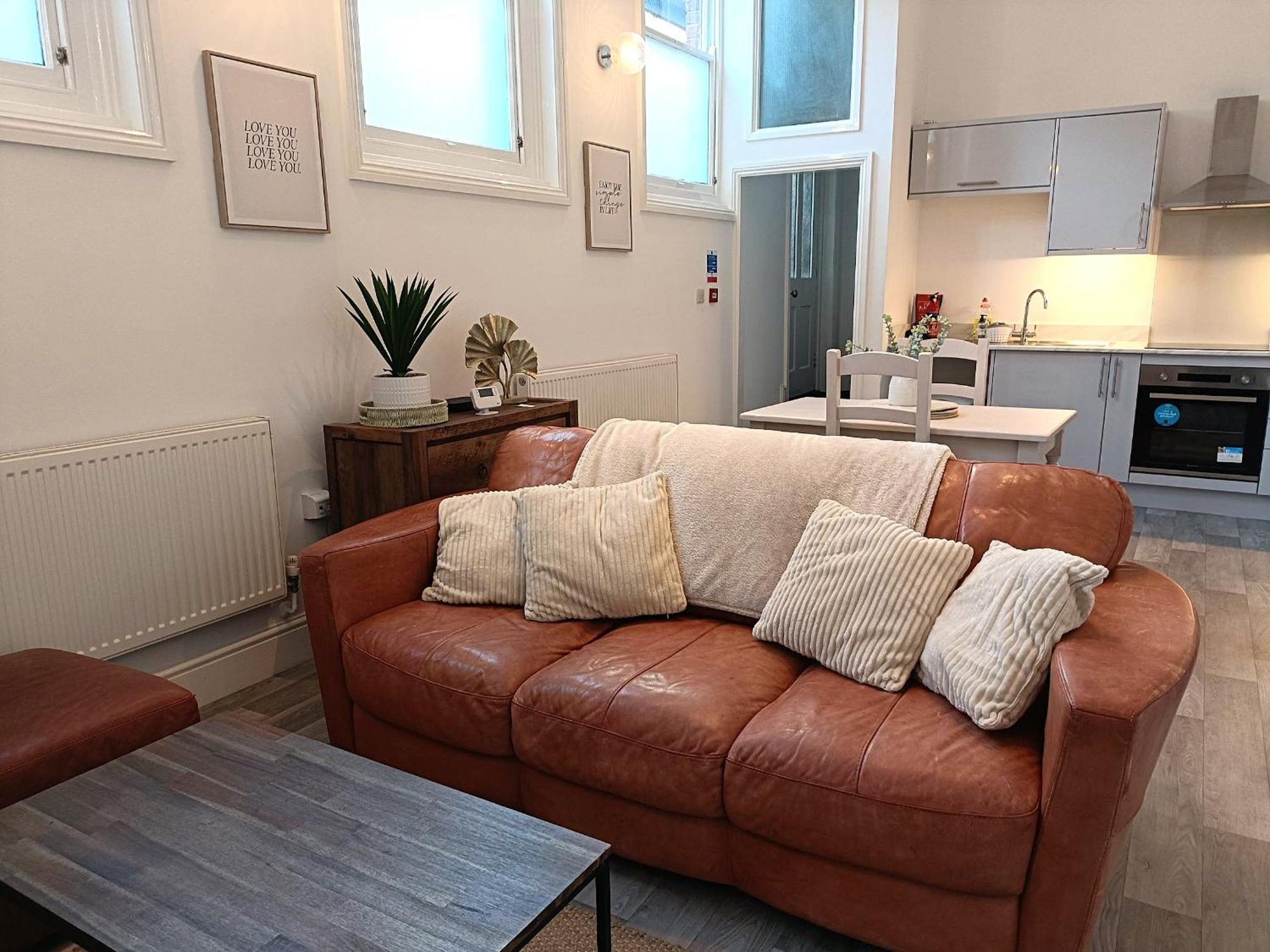 Whitchurch High Street Hideaway Екстериор снимка