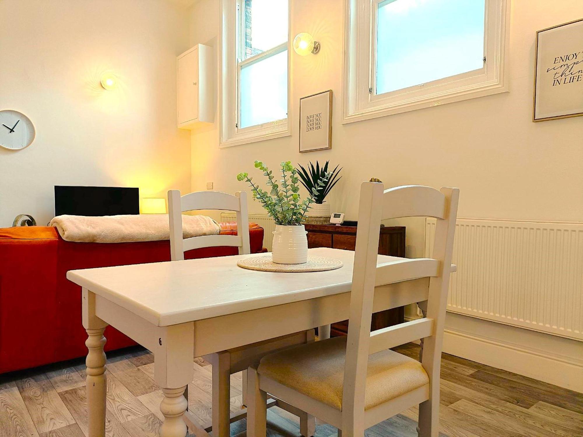 Whitchurch High Street Hideaway Екстериор снимка