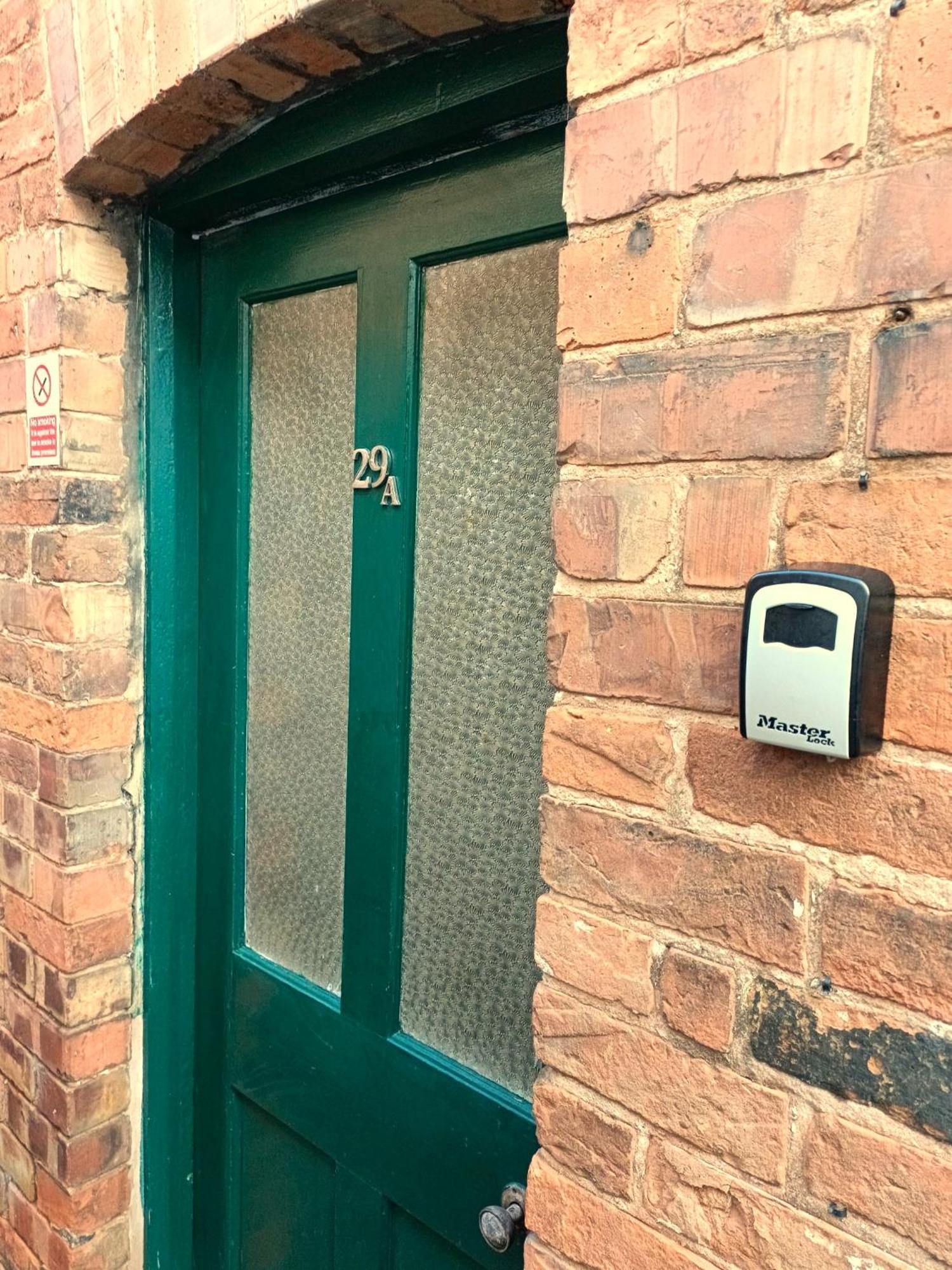 Whitchurch High Street Hideaway Екстериор снимка